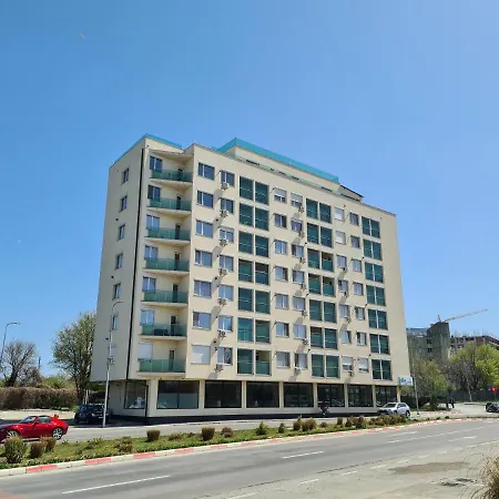 C&y Marco Apartment Mamaia
