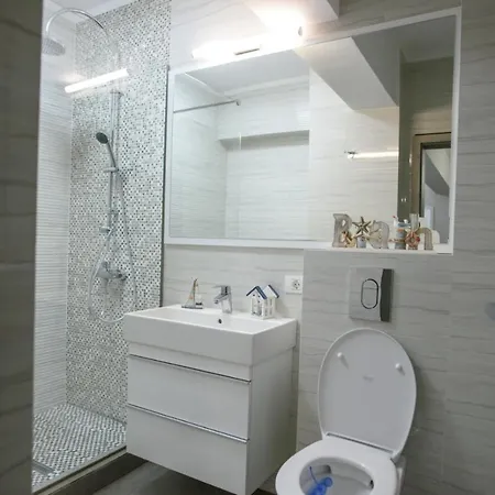 C&y Marco Apartment Mamaia