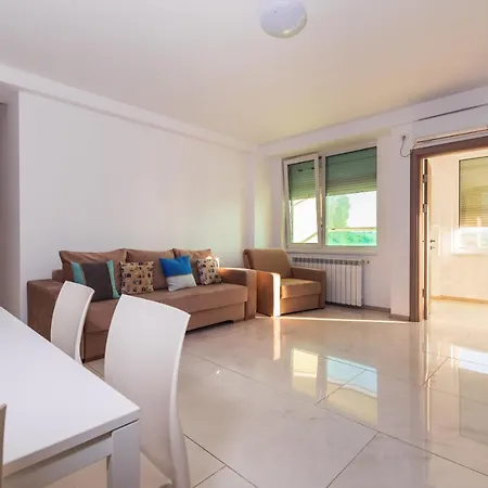 Apartment C&y Marco Mamaia